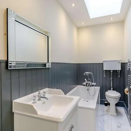 5 Bed In Harrogate Oc-83892 * Farlington